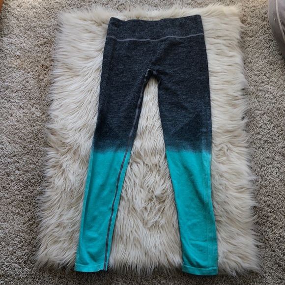 Color block leggings. - Picture 3 of 8